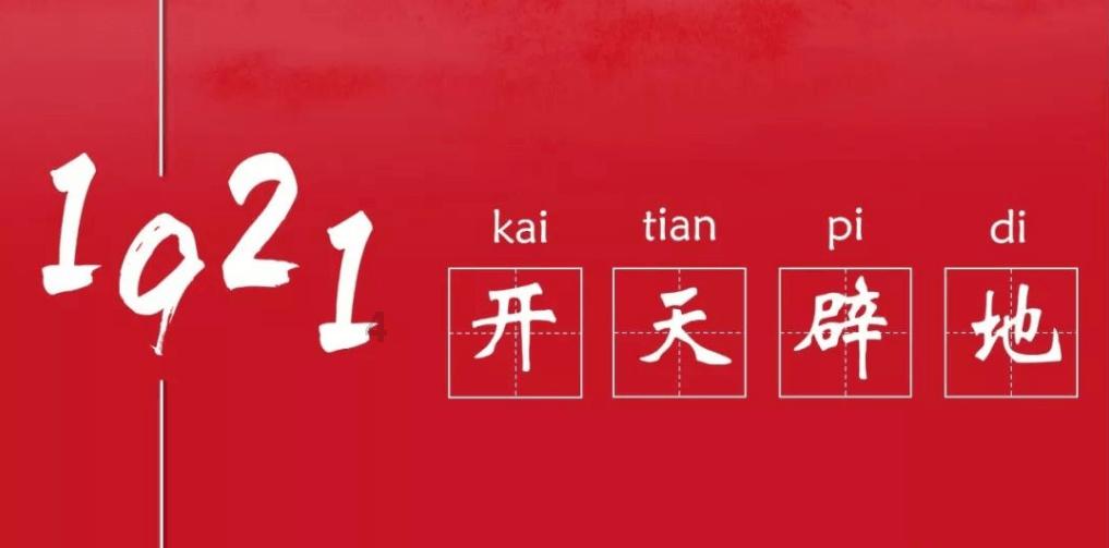 王灿和杜淳带女儿去上早教课,父女俩一起玩海洋球,画面很温馨